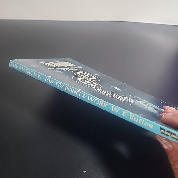 THE MAGICIAN: HIS TRAINING AND WORK By W. E. Butler 1972 Edition - Picture 3 of 11